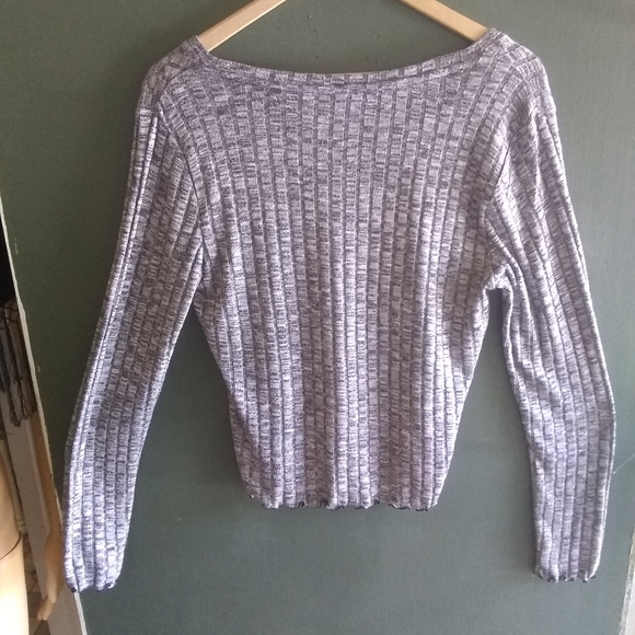 No Boundaries Top - Picture 2 of 8